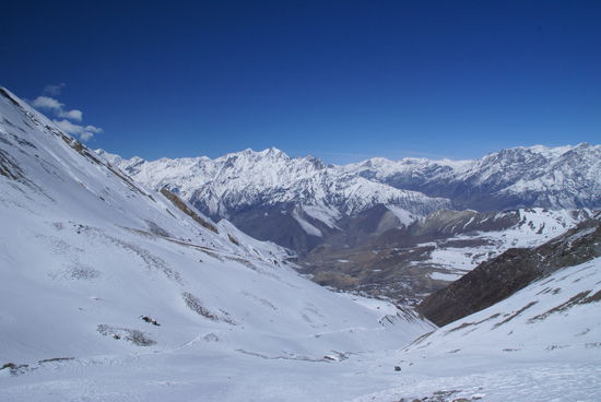 Abstieg auf der anderen Seite des Passes