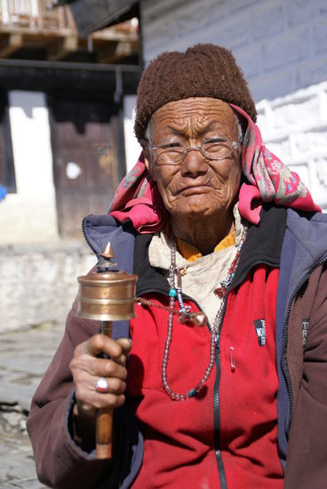 Die Klosteroma wollte 200R für ein Foto.
(...ich finde das hat sich gelohnt!!)  