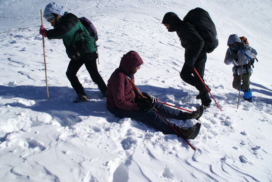 Manche konnten nicht mehr, und mussten sich hinsetzen...
(...und das ohne Rucksack!!!)