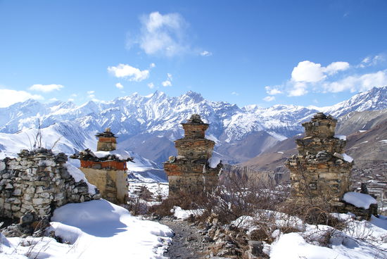 Blick vom Klostergarten
Ganz links der Dhaulagiri (8167m) wie immer in Wolken gehüllt!