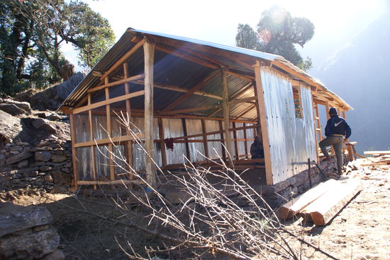 Am Rückweg komme ich wieder an der Baustelle vorbei, sie hat inzwischen Fortschritte gemacht!!