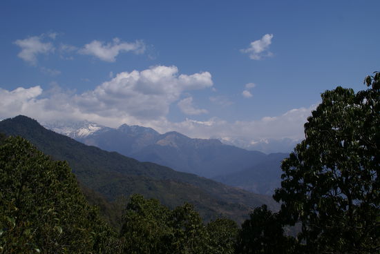 Schon Vormittags zogen über dem Annapurnamassiv wieder Wolken auf.