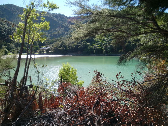 Das müsste die Bucht sein in der wir übernachtet haben. Vielleicht auch die nächste. Sehen irgendwie alle gleich aus.