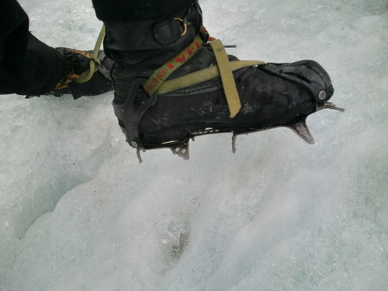 deswegen braucht man diese Dinger unter den Schuhen.