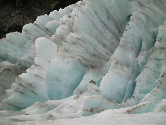 sieht irgendwie nicht so vertrauenserweckend aus...
Macht aber Spaß, darin herum zu klettern.