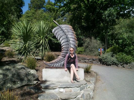 Farne überall... und wo keine wachsen, da stellen sie eben welche auf.