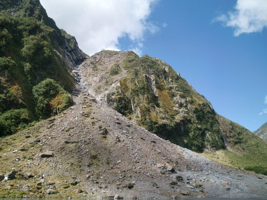 riesiger Erdrutsch. Sah nur irgendwie beeindruckender aus als auf dem Foto