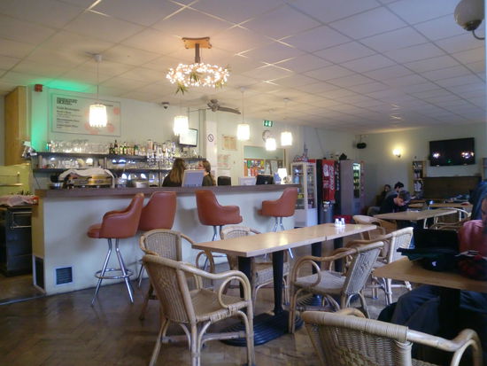 Der Aufenthaltsraum vom Hostel