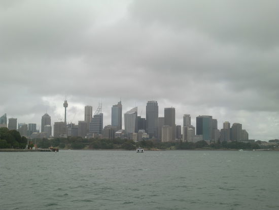 Skyline von der Fähre aus fotografiert. Leider alles etwas grau