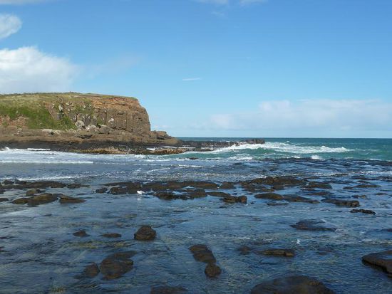Wie immer, wenn wir irgendwo ankommen, herrschte grad Ebbe. Also turnten wir ein bisschen rum.