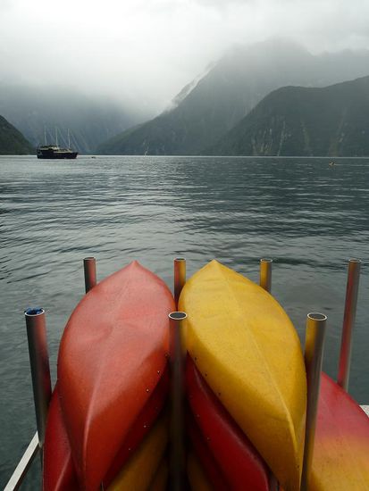 Fuer den spaeteren Nachmittag waren ein paar Aktivitaeten vorgesehen: Kajak, Motorboot oder Schwimmen (Wassertemperatur: 14Grad)