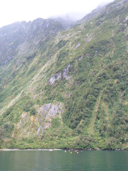 Sucht die Kajakfahrer 