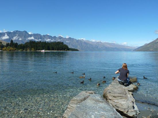 Hier mache ich mit altem Toast ca 15 Enten glücklich