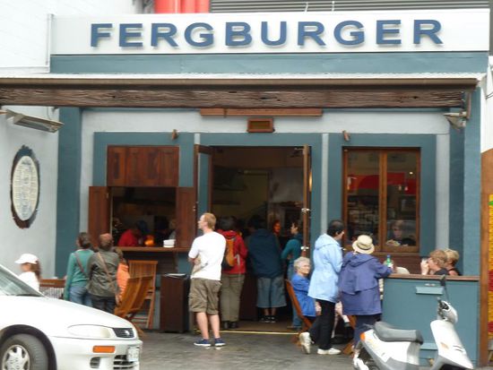 Unser persönliches Burgermekka: FERGBURGER!!! Hier in NZ berühmt für saftige riesige und leckere Fleischfeste  Und mit 10$ aufwärts mehr als erschwinglich