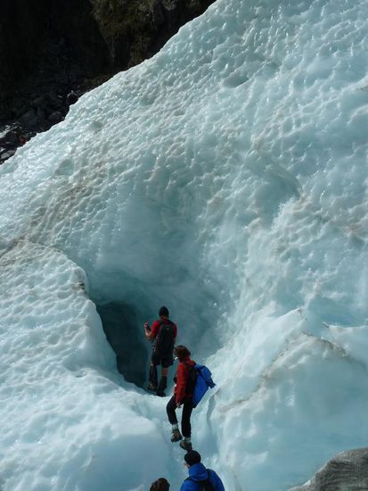 Eishöhle....Come in and find out....