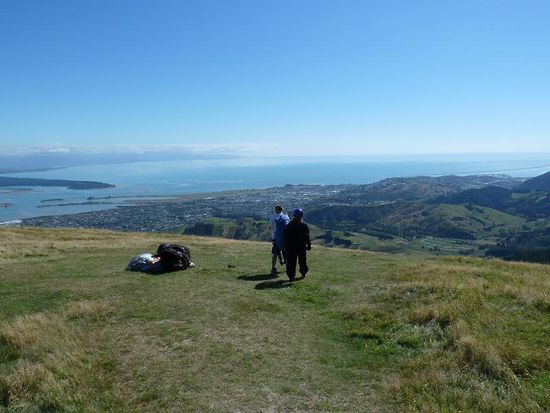 ..mir wurde gesagt, wie das ganze ablaufen wird und wie ich sinnvoll meinen Teil dazu beisteuern kann....
1. Guckt euch das Panorama an!!!
2. Der Hang vor dem ich stehe ist ******* steil.....