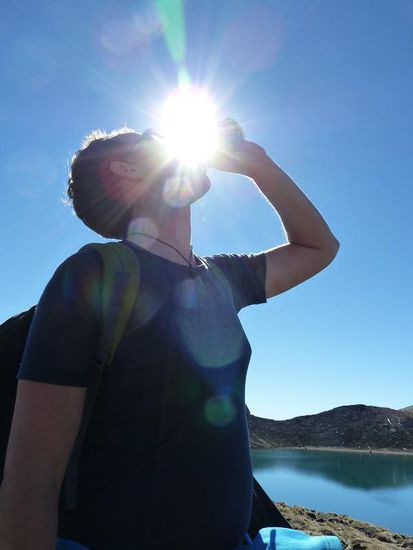 Genussvolles Wegzischen einer Coke Zero-Dose