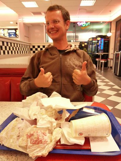 das hat nicht lange gedauert
nein, er hat nicht alles alleine verputzt!