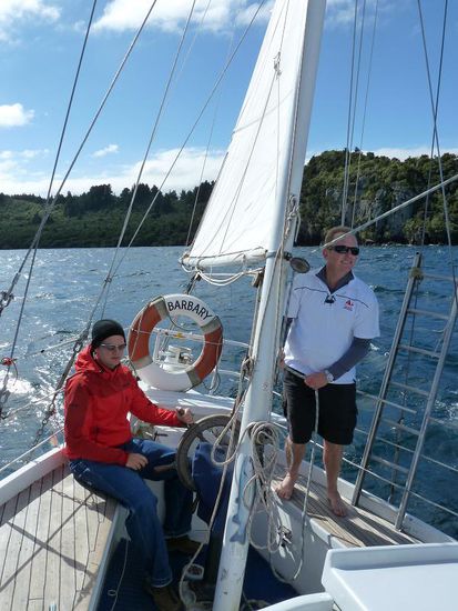 Auf dem Rückweg hat Jeremy Alex sogar ans Steuer gelassen