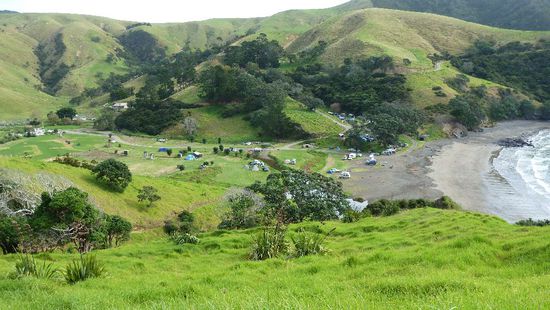 Den Ford mussten wir durchqueren, um an den Campingplatz am Fletcher Point zu kommen, der ganz im Norden der Halbinsel liegt. Nach 30km Gravel Road (Kiessteinstraße) waren wir nach vielem Durchschütteln echt froh, angekommen zu sein.