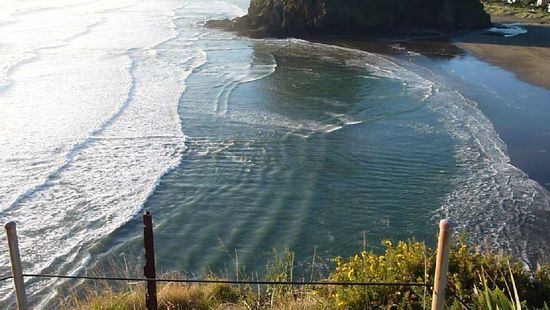 Ein Bild für SH!!! Bitte um vier verschiedene Vorschläge für einen Unterrichtseinstieg zur Wellenphysik. Das entsprechende Video habe ich natürlich auch gedreht.