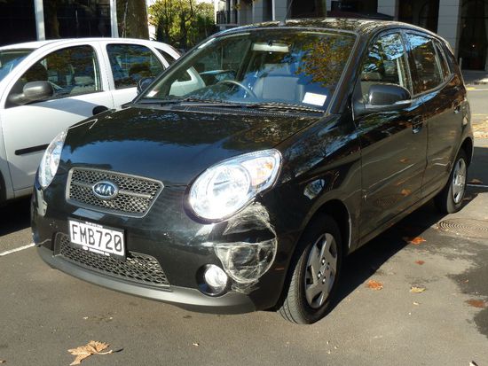 Mmh, ein Glück hatten wir ne Vollkasko... Und das musste mir vier Tage vor Abfahrt passieren, während die Mädels auf mich gewartet haben. Und ich wollt Mr. Bongo doch nur umparken 