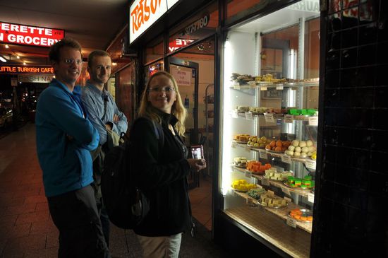 Am ersten Abend nach einem leckeren Sushi konnten wir uns über den Nachtisch beim Inder nur schwer einig werden  Probiert haben wir dann aber ziemlich viel.