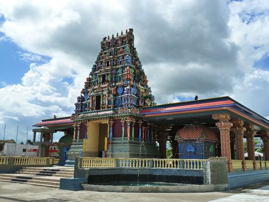 Der Einfluss der indischen Bevölkerung ist überall sichtbar. Ein Hindutempel in Nadi.