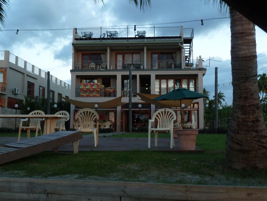 Mama's Hotel von voorn - mit schöner Dachterasse