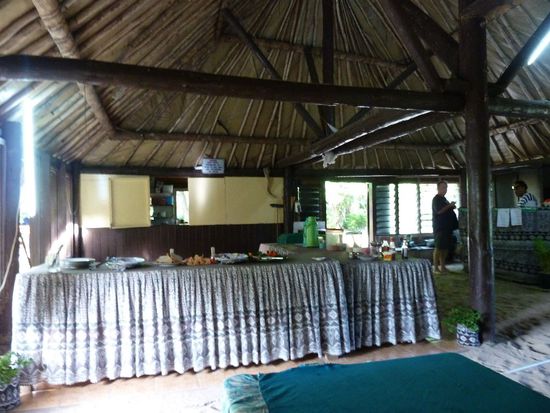 Das war die Hauptbure, wo es 3mal am Tag was leckeres zu Essen gab. Mit Pfannkuchen zum Frühstück, Curry zum Mittagessen und Fisch und Huhn aus dem "lovo"-ofen (fijianischer Erdofen) zum Abendessen wurde unser Hunger mehr alls gestillt. Wenn alle bereits gut gessättigt waren, hieß es immer noch "More food!More food!"