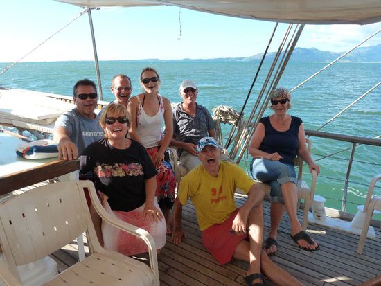 Hier nochmal die versammelte Mannschaft: v.l.n.r. Dave &amp; Rosie, zwei attraktive Berliner, Siggi &amp; Anita aus BaWü und natürlich Jan in gewohnt engagierter Pose