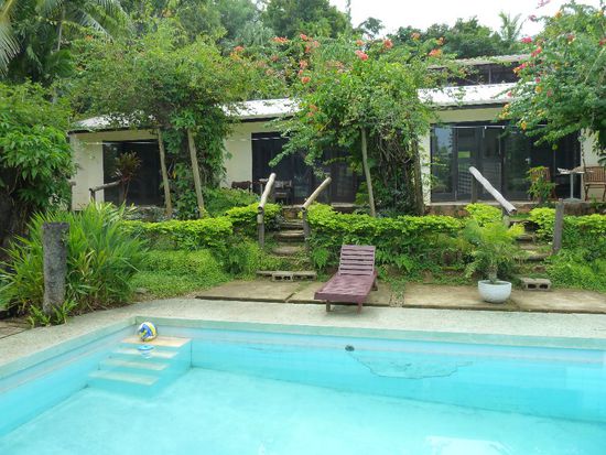 Von 4 netten Apartments am Pool gehörte uns Nr 1 gaaanz links 
im Pool wurde noch fleißig tauchen geübt