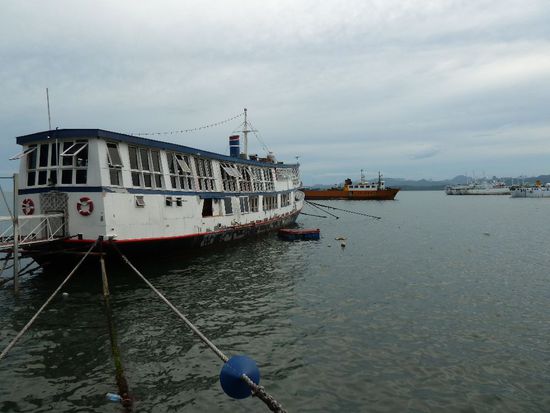 Das hier ist eigentlich ein Restaurantschiff, man siehts hier nicht so gut, aber uns verging recht schnell der Appetit..