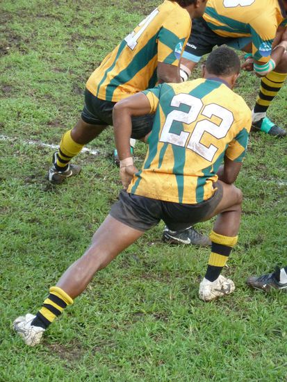 Wir waren recht traurig, dass wir in NZ kein Rugbyspiel gesehen haben. Das konnten wir hier nachholen beim Spiel Ovalau vs Sigatoka. Es waren für den Tag eigentlich 3 Spiele angesetzt, aber wegen des recht starken Regens war das Spielfeld zu stark aufgeweicht, sodass nur das Hauptspiel stattfinden konnte.