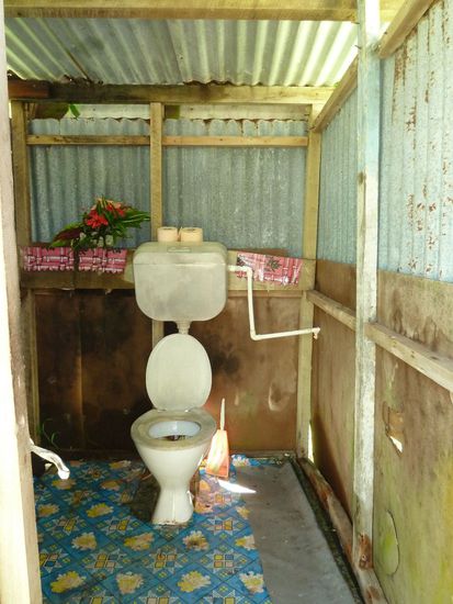 .....hey, immerhin mit frischen Blumen!!!