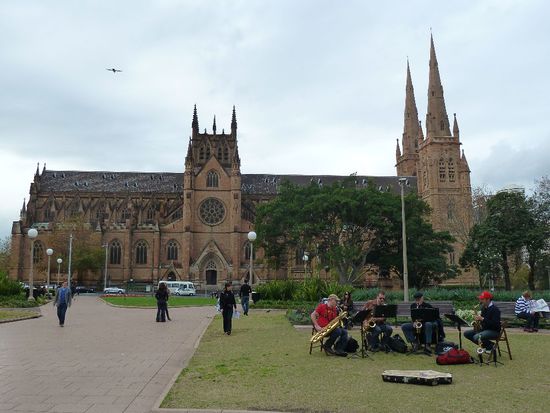 Im Park nebenan trafen wir auf verschiedene Straßenkünstler, u.a. eine Jazzband..