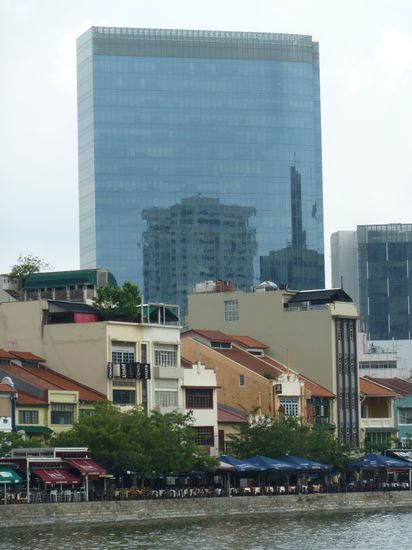 Am Flussufer mischte sich Moderne mit Tradition