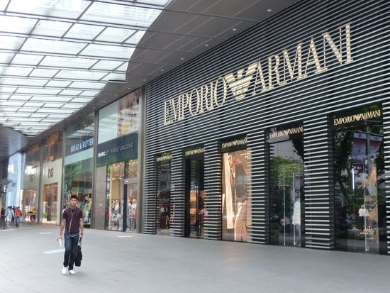 Auf dem "Kuhdamm" von Singapur waren wir auch, die Orchard Road.