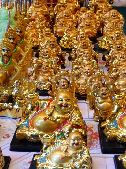 Auch in einer eigentlich heiligen Tempelanlage dürfen Schnickschnackhändler nicht fehlen.