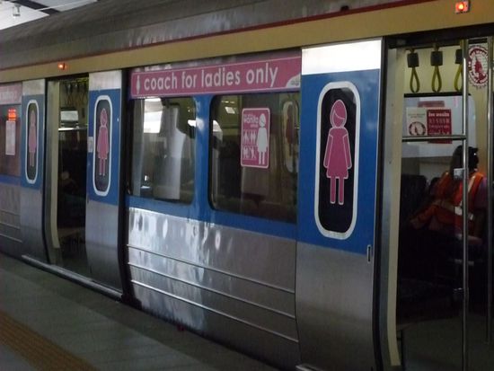 Ein Bahnabteil "for ladies only" 