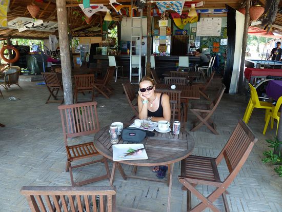 Frühstück in der Strandbar, wären wir 3Monate früher hier gewesen, hätten sich hier die Surfer getummelt..