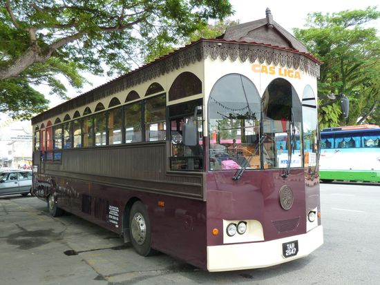 Nein, das ist kein Touribus, sondern ein ganz normales Öffivehikel der Linie C2.