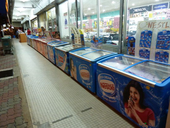 Zwar nicht chinesisch, aber die längste Eistruhenkette der Welt. TADAA!