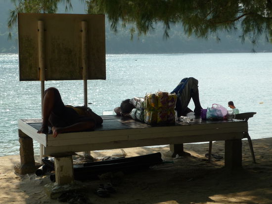 Die locals machten beim Chillen ganztags mit