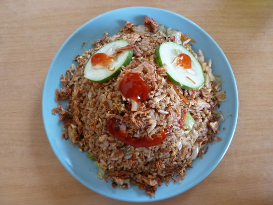 Da lacht einem doch gleich das Essen zu. Diese Nasi Goreng Ayam (Ayam = Huhn) wurde Kristin in Little India so serviert!!!! Und das ist echt selten, da wir oft feststellen mussten, dass die Kommunikation eher mit mir (A) geführt wurde. Deshalb sind wir auch gleich öfter zum gleichen Laden gegangen 