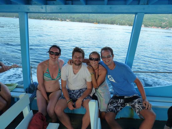 Beim Bootsausflug wurden Betty+Elle in die Kunst des Schnorchelns eingeführt.