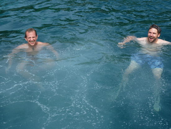 Synchron lachen ggeht auf jeden Fall