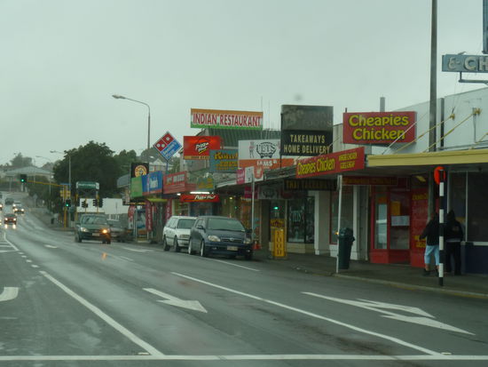 Endlich in Timaru. Wir ueberlegen, ob wir heute unsere Nudeldiaet unterbrechen sollten und JA!!!! Abwechlsung!!!!!