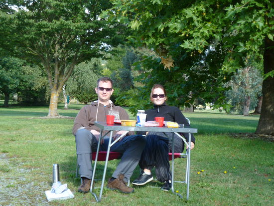 Lecker Fruehstueck unter der Sonne