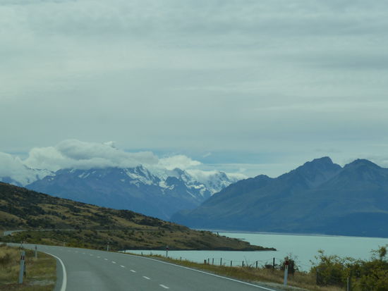 Aber wir sind noch lange nicht am Fusse des Berges, also weiter gehts.